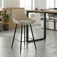 Gepolsterter Hocker Giselle, Ergonomisch und Schwarzes Gestell