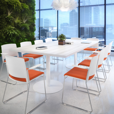 konferenzstuhl weiss orange mit armlehnen gepolstert stoff ohne armlehnen 2