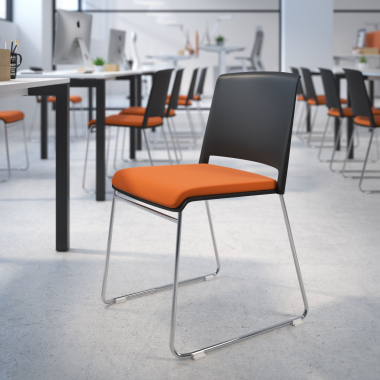 konferenzstuhl schwarz orange ohne arme gepolstert stoff ohne armlehnen 2
